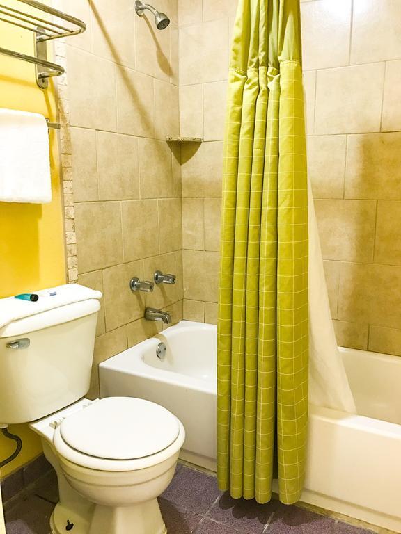 Americas Best Value Inn Юкон Экстерьер фото