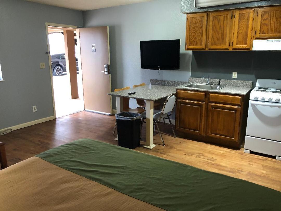 Americas Best Value Inn Юкон Экстерьер фото